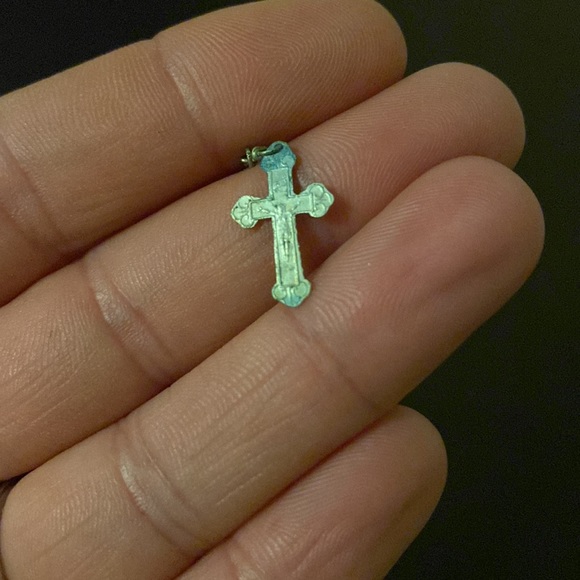 Red beaded necklace with cross on it - comes with small holder - Picture 5 of 10